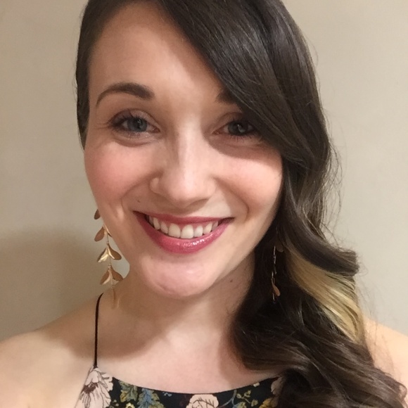 Meet your Posher, Danielle - Picture 2 of 6